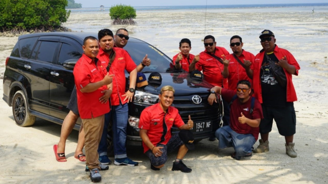 Innova Community saat merayakan ultah ke-13