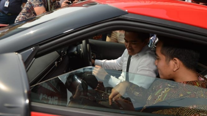 Kaesang dan Gibran Toyota Supra GR