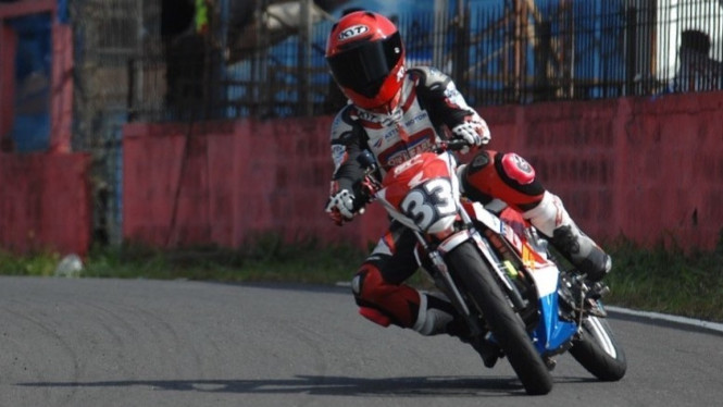 Pembalap Astra Motor Racing Team, Radeta Arya Khanafi