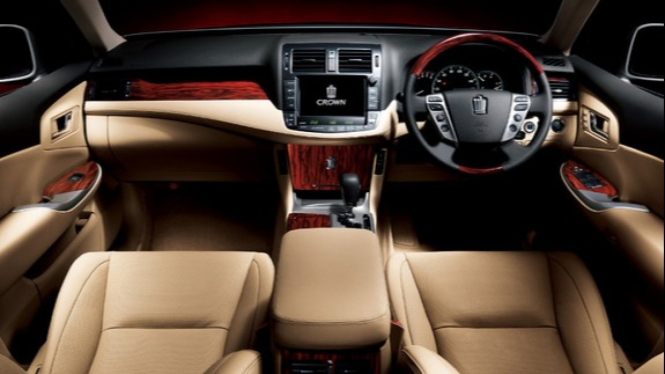 Toyota Crown Hybrid