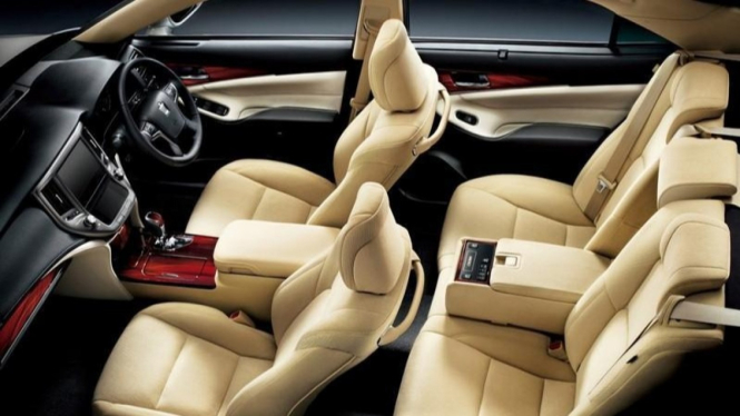 Calon Mobil Menteri RI - Toyota Crown Hybrid
