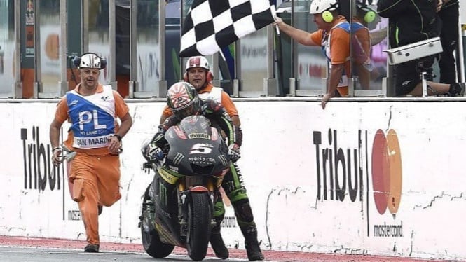 Johann Zarco mendorong motor hingga garis finis