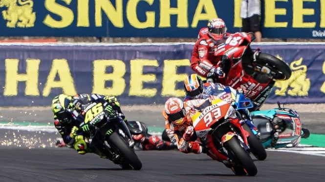 Marc Marquez, Valentino Rossi dan Andrea Dovizioso di Inggris