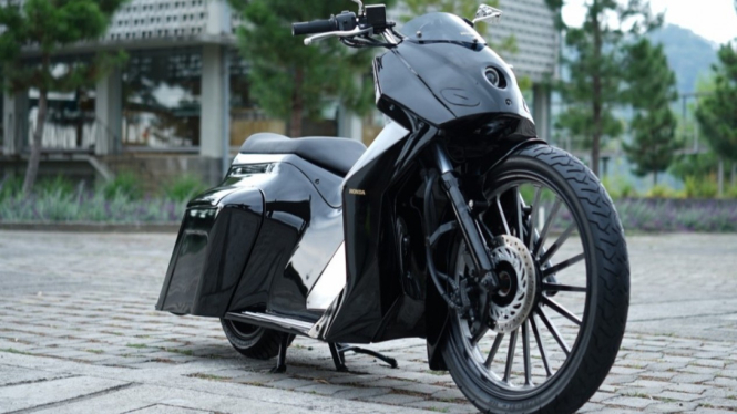Honda PCX disulap bergaya bagger.