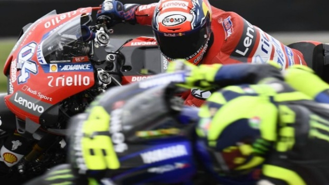 Dovizioso menyalip Rossi