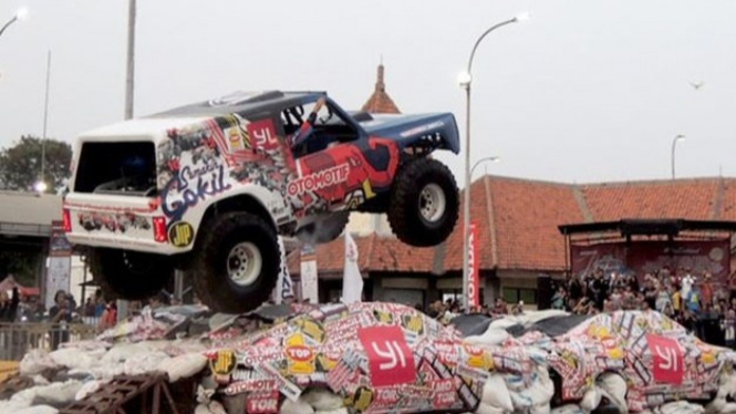 Gajah Monster Tumplek Blek