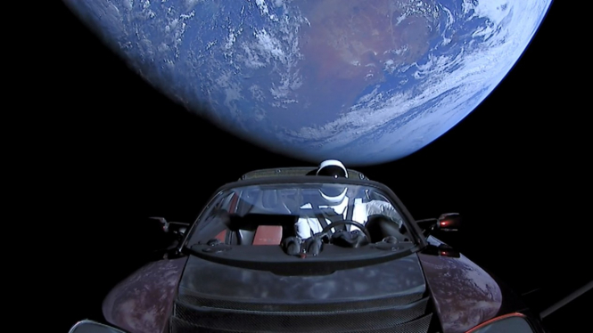 Tesla Roadster di Luar Angkasa