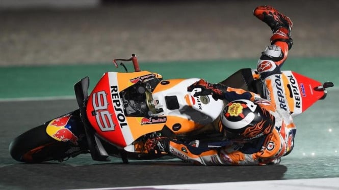 Jorge Lorenzo Jatuh dari Motor