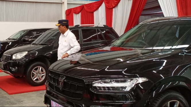 SUV Esemka