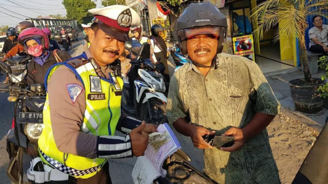 Anak tilang Bapak Kandungnya