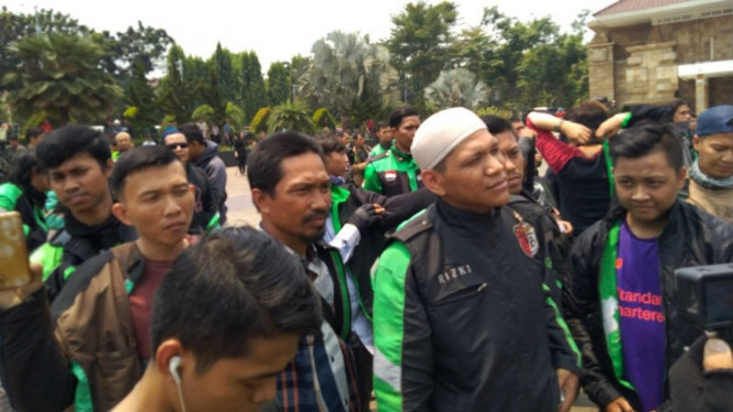 Driver Ojol di Pemakaman Habibie