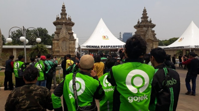 Driver Ojol di Pemakaman Habibie