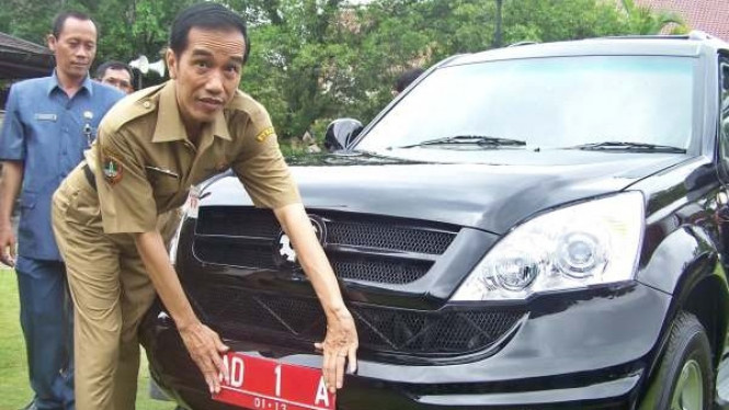 Jokowi dan Mobil Esemka jenis SUV