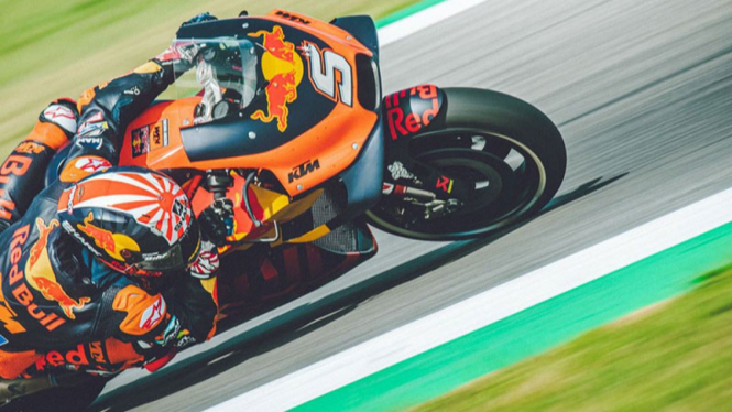Johann Zarco bersama KTM