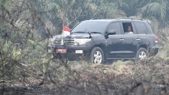 Toyota Land Cruiser Jokowi