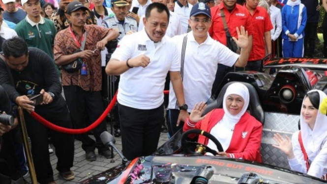 Mobil listrik lowo ireng