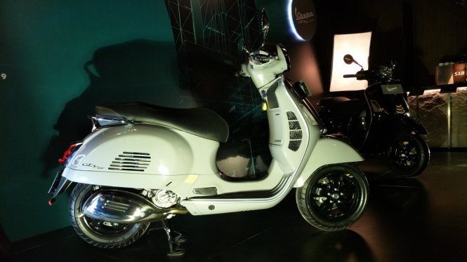 Vespa Super Tech 300