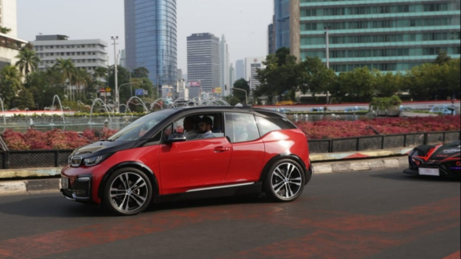Konvoi mobil listrik menuju Formula E Jakarta