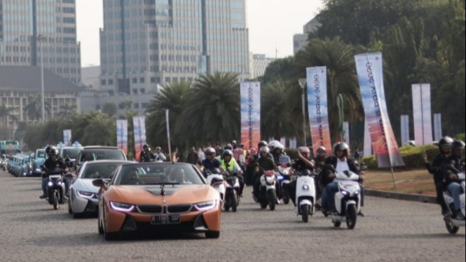 Konvoi mobil listrik menuju Formula E Jakarta