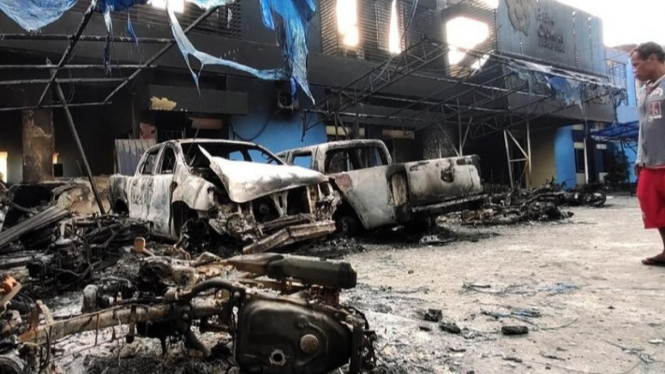 Mobil dan Motor Terbakar di Papua