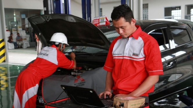 Ilustrasi pelayanan servis Mitsubishi