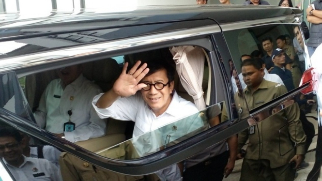 Toyota Alphard Yasonna Laoly