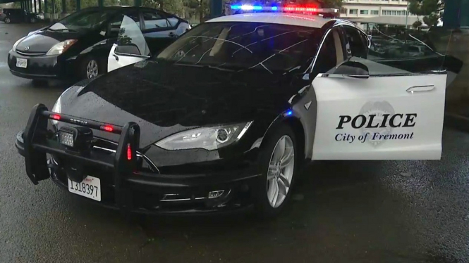 Tesla Model S Sebagai Mobil Patroli Polisi