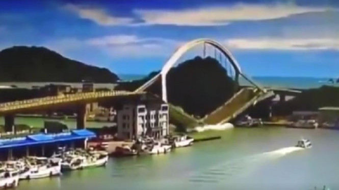Jembatan Runtuh di Taiwan