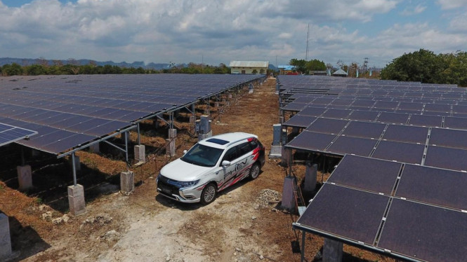 Mobil listrik Mitsubishi pakai tenaga surya