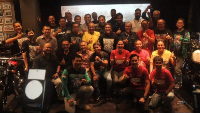 Peserta Moto Himalaya 2019 Berfoto di Dealer Royal Enfield Pejanten.