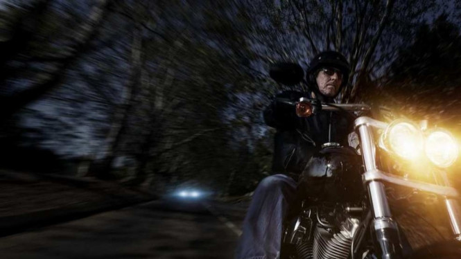 Naik Motor di Tempat Gelap