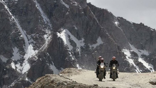 Naik Motor di Pegunungan
