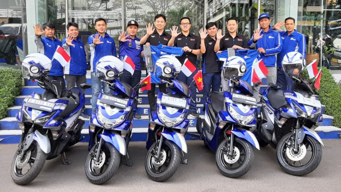 Naik skutik Yamaha keliling lima negara.