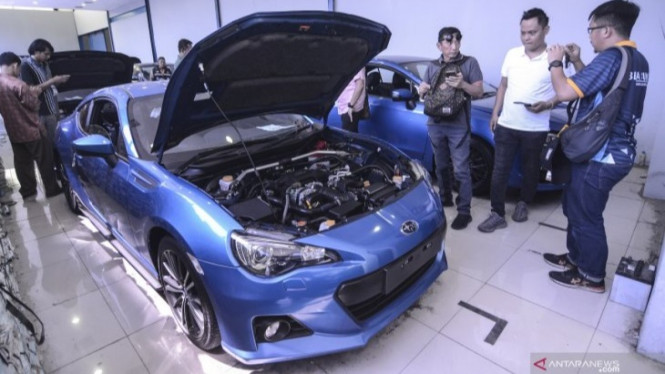 Mobil Subaru dilelang
