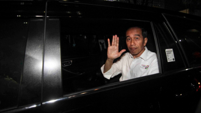 Jokowi di dalam Mobil.