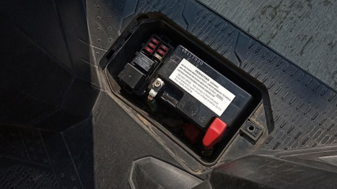 Aki pada sepeda motor.