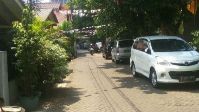 Parkir di Pinggir Jalan