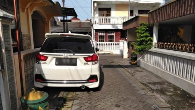 Parkir di Pinggir Jalan