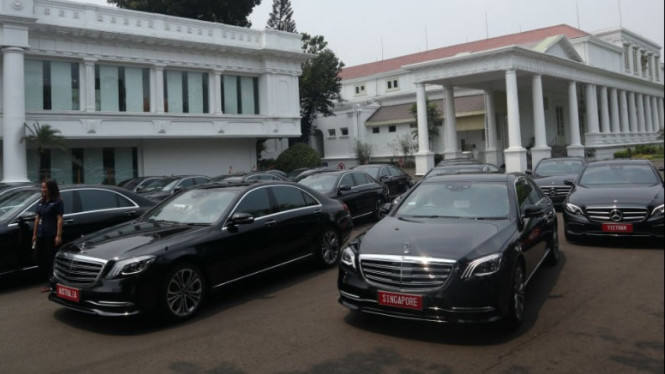 Mercedes-Benz tamu negara di Istana