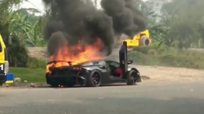Mobil Raffi Kebakaran