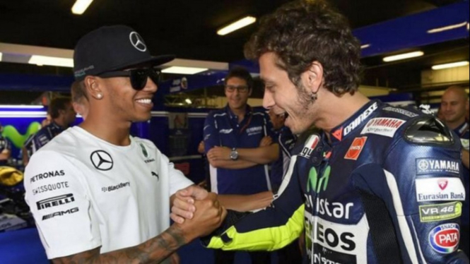 Valentino Rossi dan Lewis Hamilton