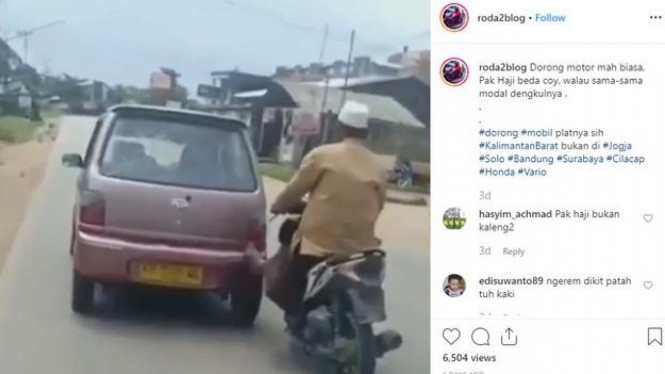 Kejadian viral pria dorong mobil mogok pakai kaki.