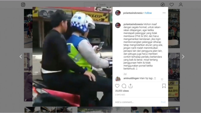 Polisi naik motor sambil main hape