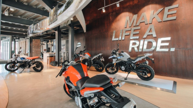 Diler motor bmw di puri kembangan