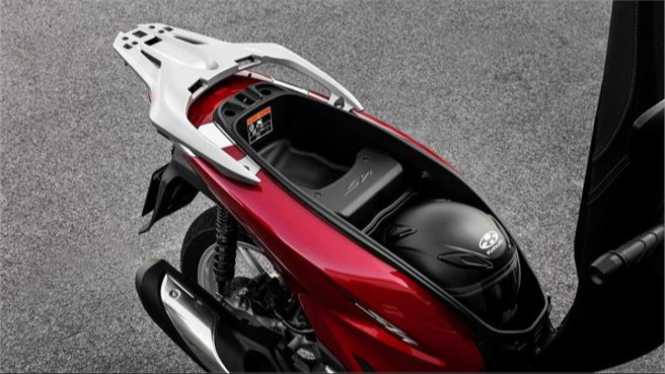 Ruang penyimpanan bawah jok Honda SH125i