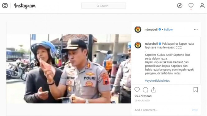 Polisi Kasih Uang ke Pemotor