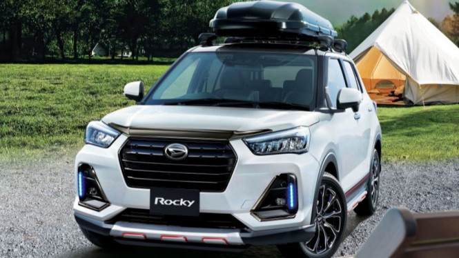 Daihatsu Rocky dengan aksesori.