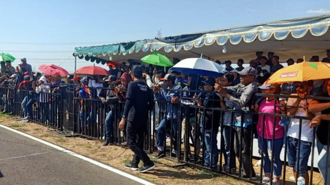 Penonton Oneprix di Sirkuit Gelora Bung Tomo, Surabaya