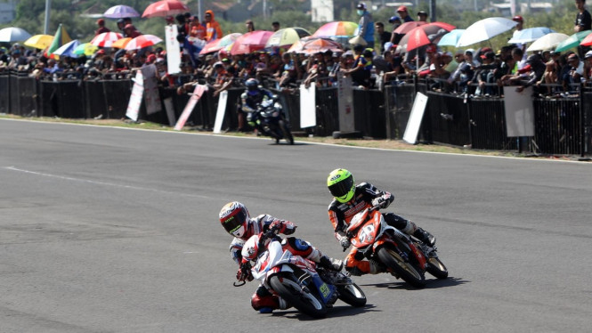 Rafid Topan Juarai Balapan Pertama Kelas Expert Oneprix Surabaya