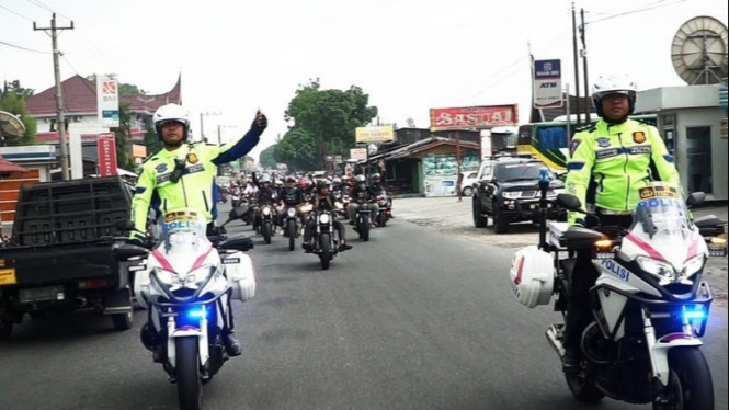 Ustad Abdul Somad Naik Moge